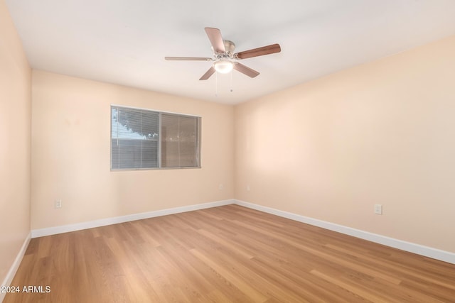 unfurnished room featuring light hardwood / wood-style flooring and ceiling fan