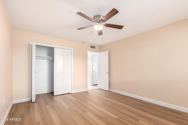 unfurnished bedroom with a closet, light hardwood / wood-style floors, and ceiling fan