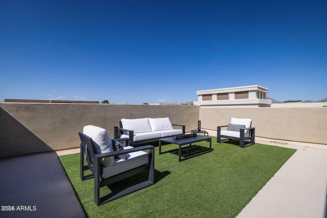 view of yard with an outdoor living space
