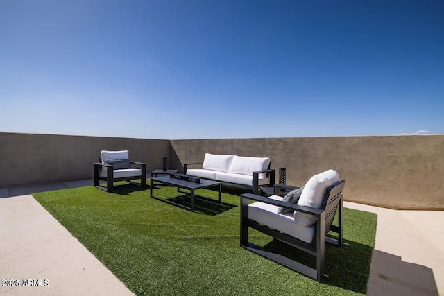 view of yard with an outdoor hangout area