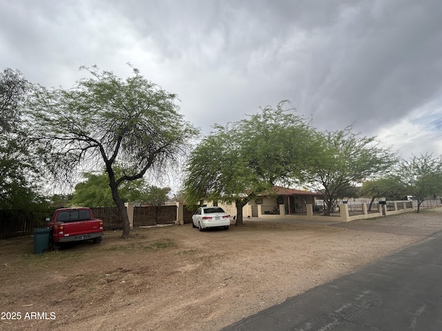 3021 E Saint John Rd, Phoenix, AZ 85032 - view of front of property with a fenced front yard