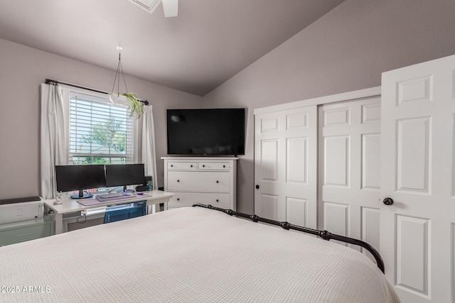 1600 N Saba St Unit 143, Chandler, AZ 85225 - bedroom with vaulted ceiling, a closet, and ceiling fan