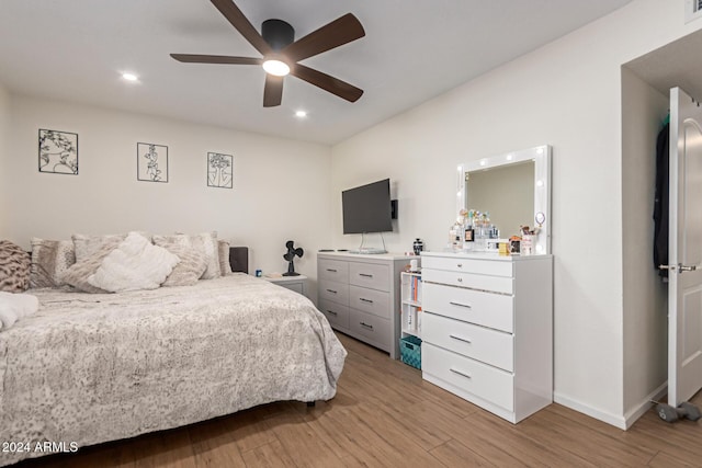 12043 N 46th Ave, Glendale, AZ 85304 - bedroom featuring light wood-style floors, recessed lighting, ceiling fan, and baseboards