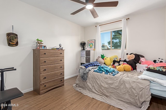 12043 N 46th Ave, Glendale, AZ 85304 - bedroom with wood finished floors, baseboards, and ceiling fan