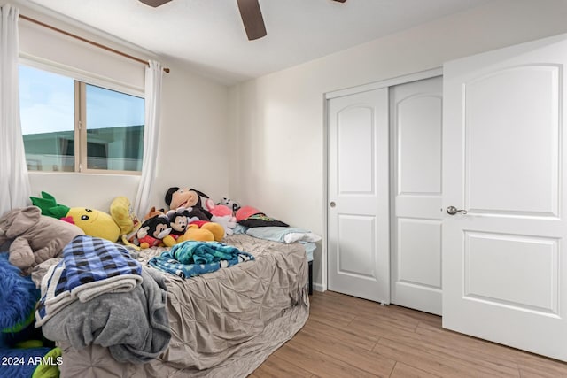 12043 N 46th Ave, Glendale, AZ 85304 - bedroom featuring light wood-style floors and a ceiling fan