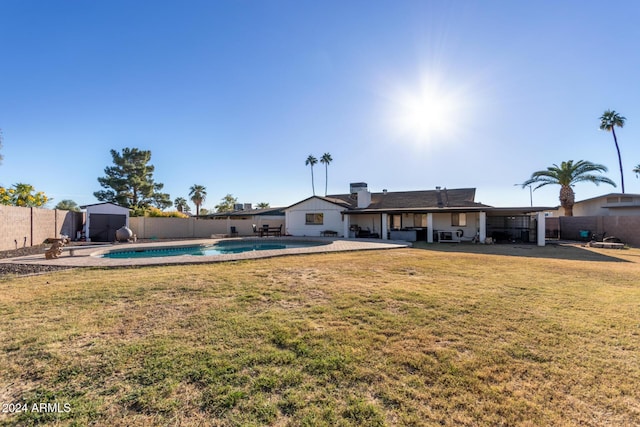 12043 N 46th Ave, Glendale, AZ 85304 - back of house with a patio
