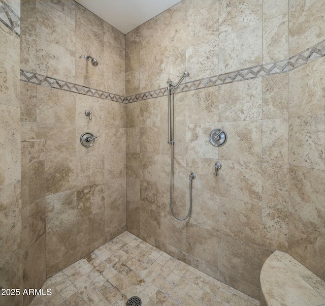 bathroom featuring a tile shower