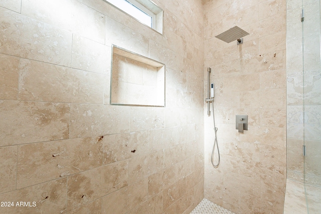 bathroom featuring tiled shower