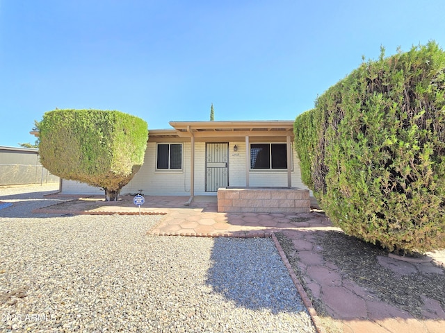 4950 Raffaele Dr, Sierra Vista, AZ 85635 - ranch-style house with covered porch