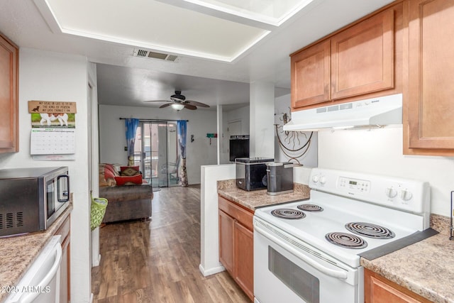 16602 N 25th St Unit 204, Phoenix, AZ 85032 - kitchen featuring white appliances, under cabinet range hood, light wood-style floors, light countertops, and a ceiling fan