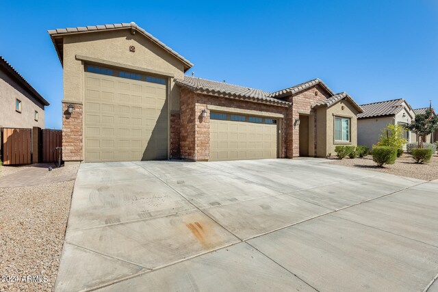 view of front facade featuring a garage