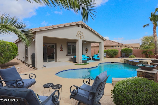 view of swimming pool featuring an outdoor hangout area, a patio area, fence, and a pool with connected hot tub