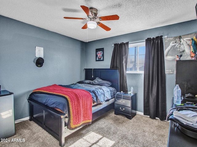 bedroom featuring carpet flooring, ceiling fan, and a textured ceiling