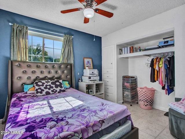 bedroom with ceiling fan and a textured ceiling