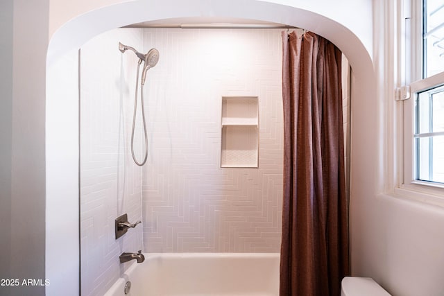 546 W Cambridge Ave, Phoenix, AZ 85003 - bathroom featuring shower / bath combo and toilet