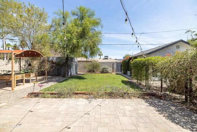 546 W Cambridge Ave, Phoenix, AZ 85003 - view of patio / terrace with a vegetable garden