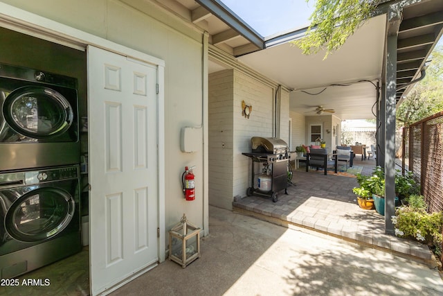 546 W Cambridge Ave, Phoenix, AZ 85003 - laundry area featuring stacked washer / dryer, a wood stove, ceiling fan, and a skylight