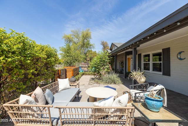 546 W Cambridge Ave, Phoenix, AZ 85003 - view of patio featuring an outdoor hangout area