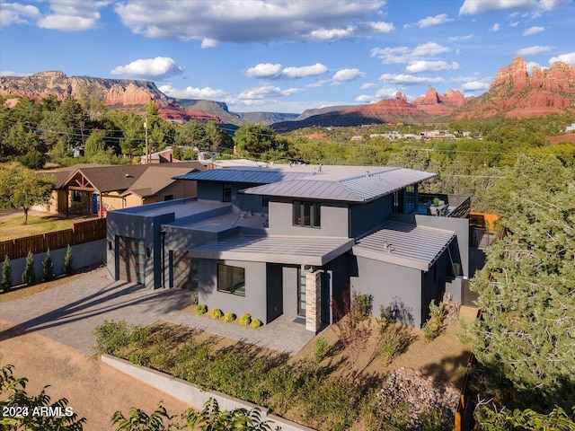 view of front of property featuring a mountain view