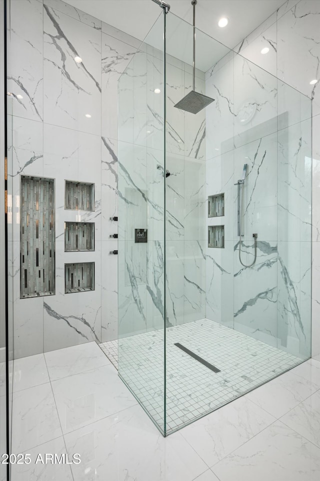 bathroom featuring tiled shower