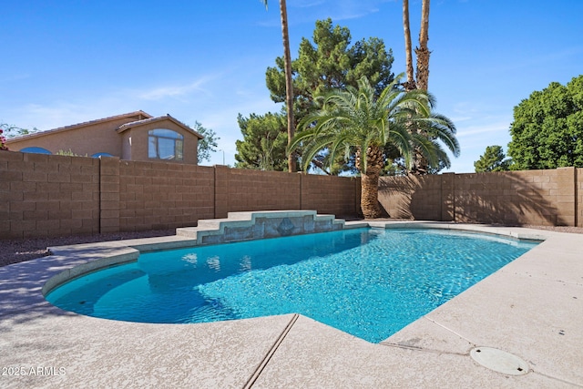 view of swimming pool