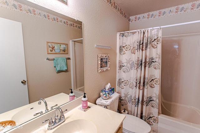 full bathroom with shower / tub combo with curtain, vanity, and toilet