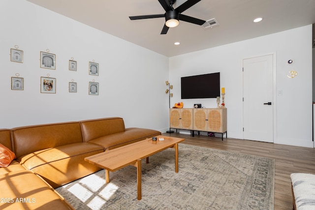 living area with baseboards, visible vents, a ceiling fan, wood finished floors, and recessed lighting