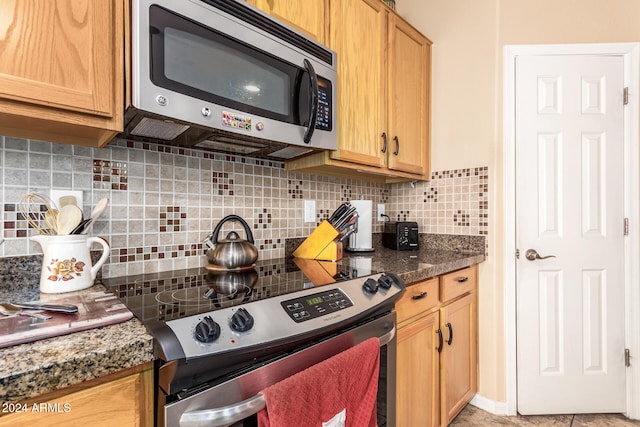 kitchen featuring decorative backsplash and stainless steel appliances