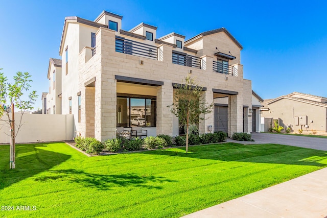 view of front of house featuring a front yard