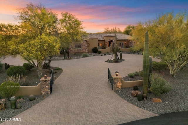 surrounding community with curved driveway