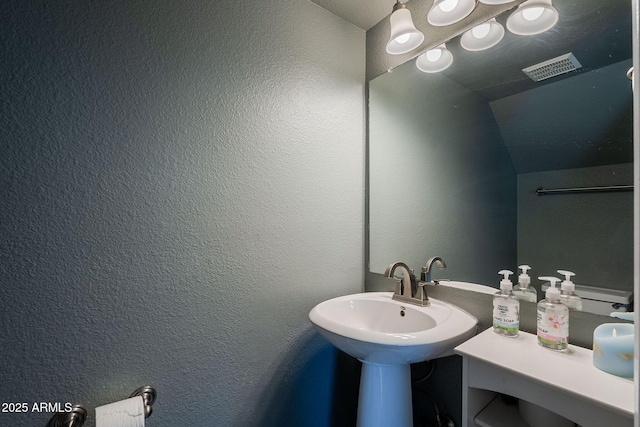 bathroom featuring sink