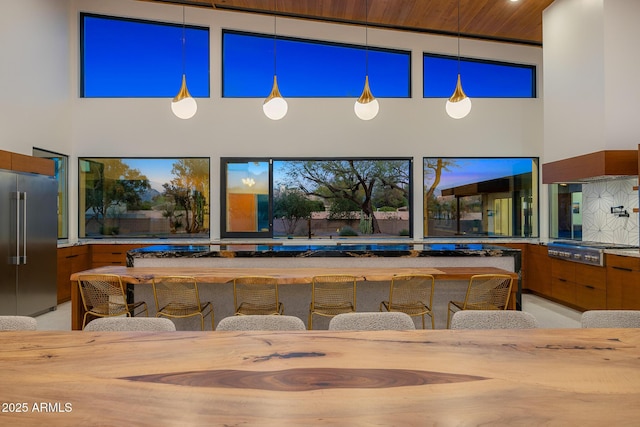 11649 N Miller Rd, Scottsdale, AZ 85260 - interior space with a towering ceiling and a community bar