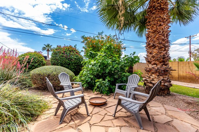 3031 E Avalon Dr, Phoenix, AZ 85016 - view of patio with a fenced backyard