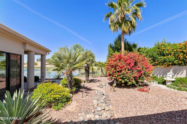 view of yard featuring a water view