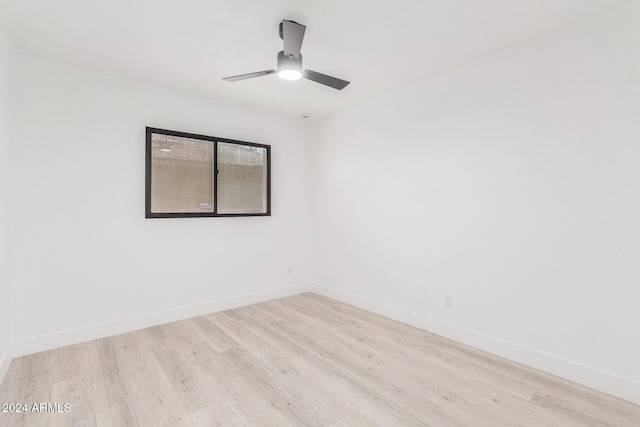 empty room featuring light hardwood / wood-style floors and ceiling fan