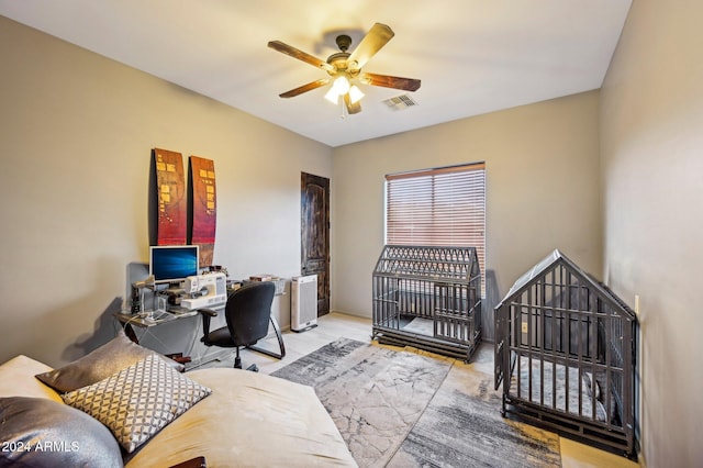 bedroom with ceiling fan