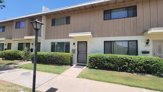 view of townhome / multi-family property