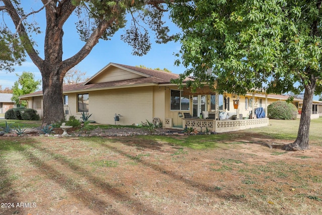 ranch-style home with a front yard