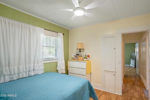 24 Black Knob Vw, Bisbee, AZ 85603 - bedroom featuring crown molding, light wood finished floors, a ceiling fan, and baseboards