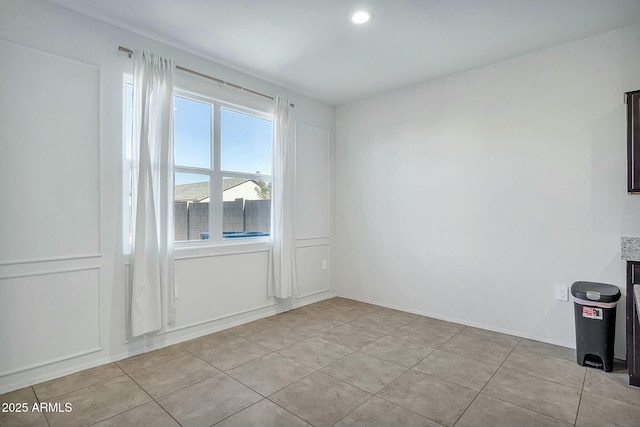 empty room featuring light tile patterned floors