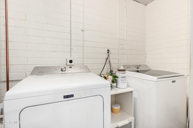 508 S Ernie Pl, Tempe, AZ 85281 - clothes washing area with laundry area and washer and clothes dryer