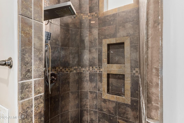 bathroom featuring tiled shower