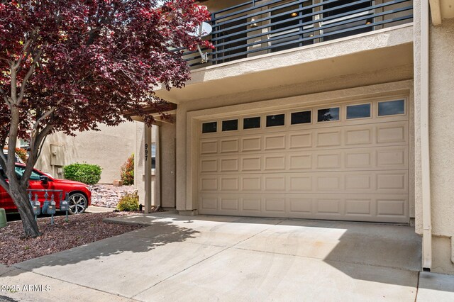 997 Fairway Dr, Dewey, AZ 86327 - garage with concrete driveway
