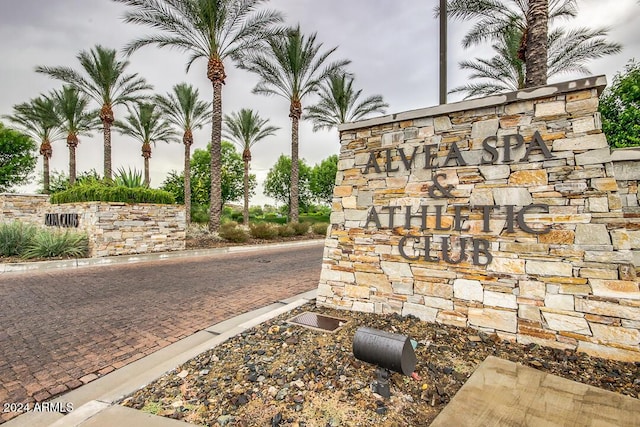 view of community / neighborhood sign