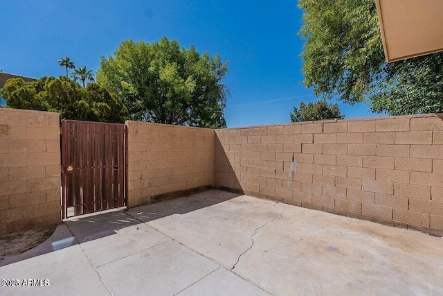 4268 N 68th Ave, Phoenix, AZ 85033 - view of patio / terrace featuring a gate