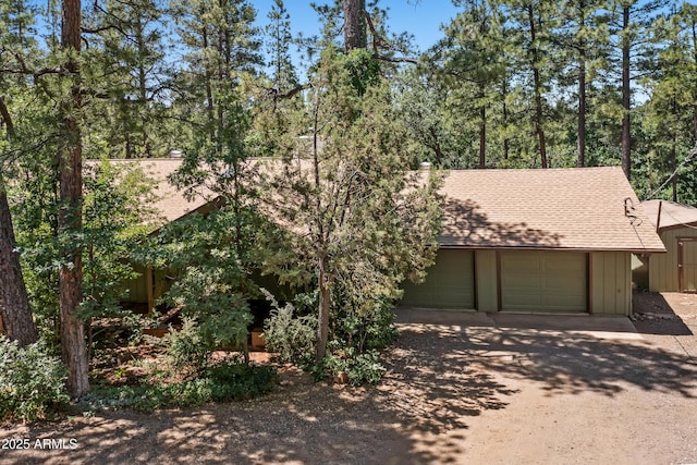 17620 Littlefield Pl, Munds Park, AZ 86017 - view of front of house featuring roof with shingles, a garage, and driveway