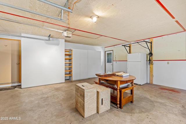 17620 Littlefield Pl, Munds Park, AZ 86017 - garage featuring freestanding refrigerator and a garage door opener