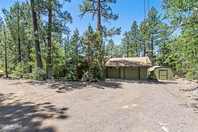 17620 Littlefield Pl, Munds Park, AZ 86017 - garage featuring a storage unit and dirt driveway