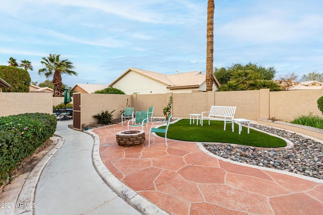 view of patio featuring an outdoor fire pit and a fenced backyard