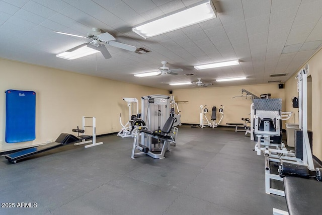 exercise room featuring ceiling fan